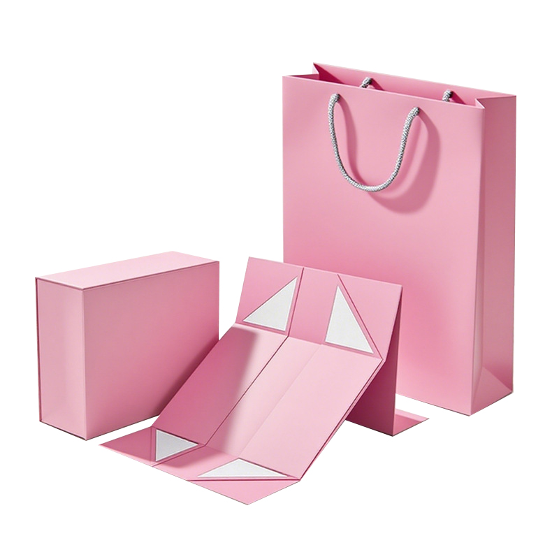 Chẳng phải hộp quà khăn quàng cổ là một phép thuật nghi lễ biến những chiếc khăn mềm từ được quấn thành được trưng bày sao?