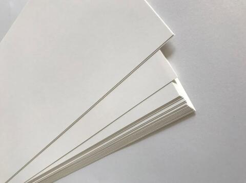 ​Sự khác biệt giữa bìa cứng màu trắng và giấy kraft mặt trắng